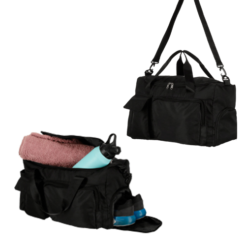 Maleta deportiva con asas y correa ajustable. Incluye zapatera, compartimento interno plastificado, 1 compartimento frontal con cierre de velcro, 1 compartimento frontal de zipper y un compartimento trasero de zipper. NEGRO