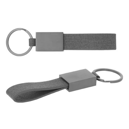 Llavero metálico con correa de curpiel y detalle texturizado. NEGRO