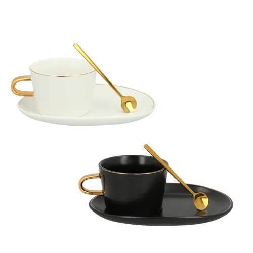 Taza de cerámica con cuchara de acero inoxidable y plato de cerámica. BLANCO