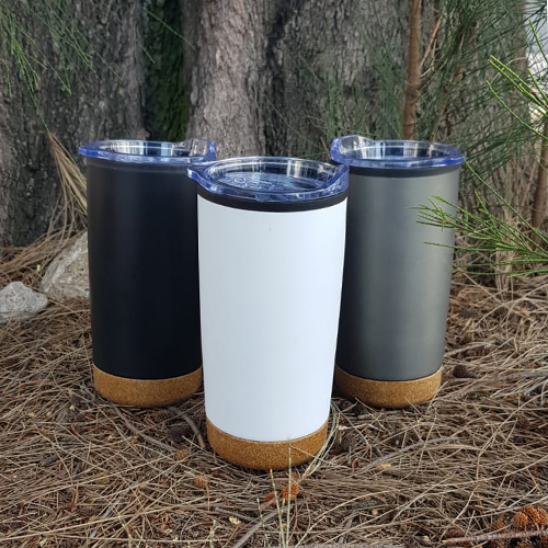 Termo con doble pared de acero inoxidable e interior de plástico, base de corcho, tapa traslúcida a presión con seguro deslizable y boquilla. BLANCO