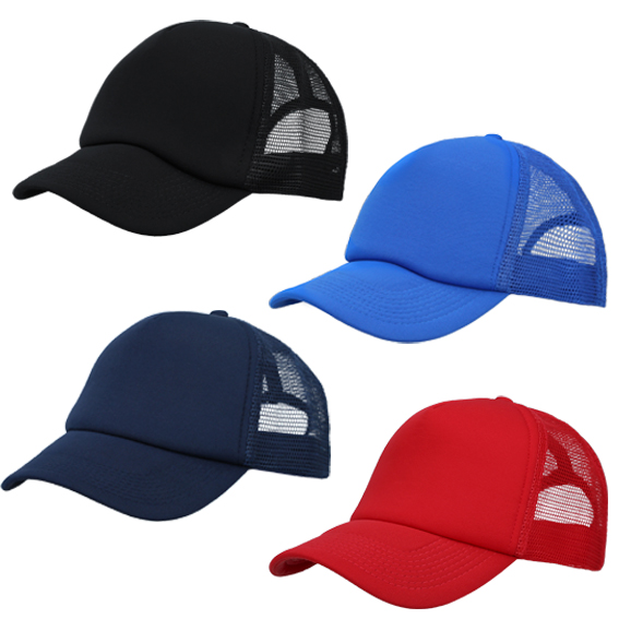 Gorra 100% poliéster conbroche de plástico,visera rígida y color uniforme. Cuenta con 1 gajo frontal de color solido y 4 gajos con malla en la parte posterior. AZUL