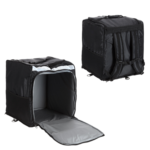 Maleta para delivery. Cuenta con 2 correas traseras ajustables, 4 ganchos en la parte inferior para una mejor sujeción, apertura frontal y superior con asa, franja reflejante al frente y bolsas de malla laterales. Es desmontable. NEGRO