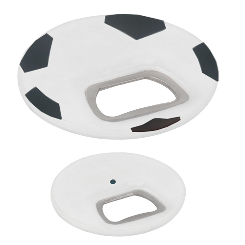 Destapador con imán con diseño de balón de soccer. BLANCO