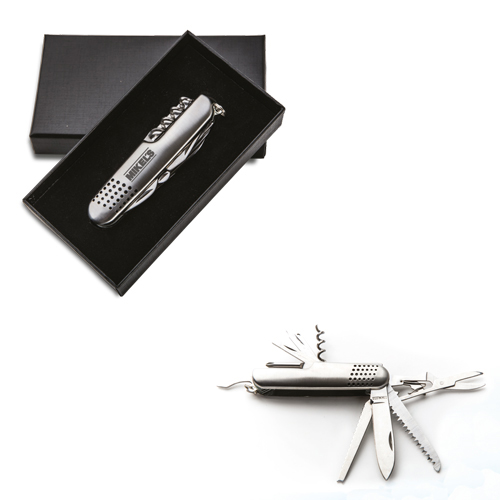 Navaja metálica multiusos con 11 funciones que incluyen: desarmador, tijeras, destapador, navaja, sierras y sacacorchos, cuenta con arillo para usar como llavero y caja de regalo. PLATA