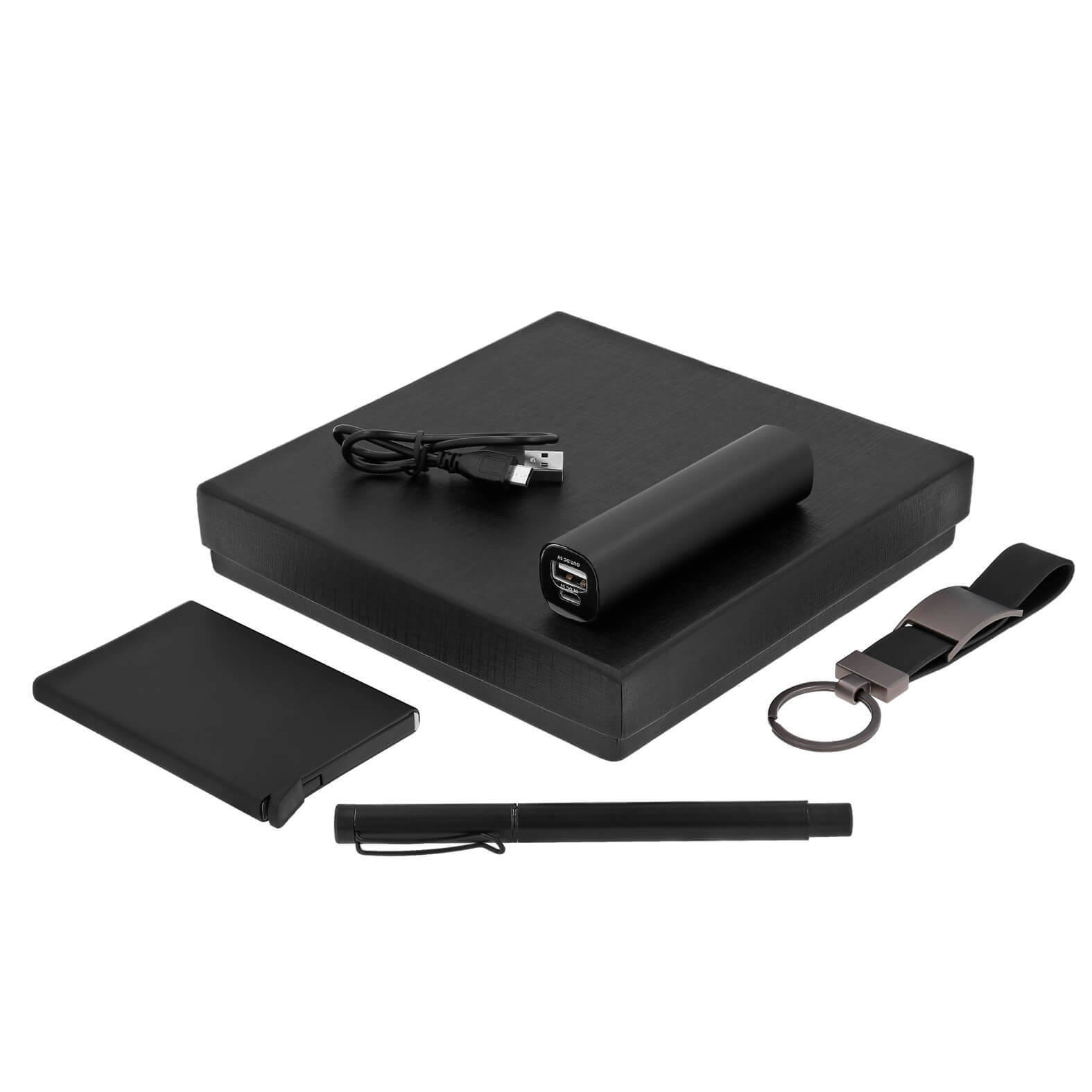 Set ejecutivo incluye: llavero metálico con correa, tarjetero metálico, pluma de metal con tinta gel, batería portátil de 2200 mAh con cable de carga y estuche de regalo. NEGRO