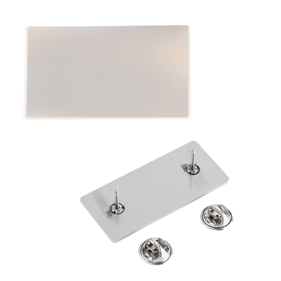 Placa metalica con acabado espejo y dos seguros en la parte trasera para colocar en cualquier mochila. 7X4CM