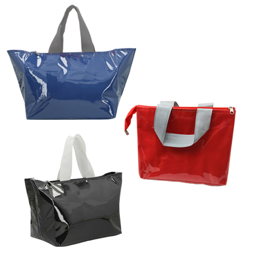 Lonchera con interior metalizado, exterior de plástico, cierre y doble asa. AZUL