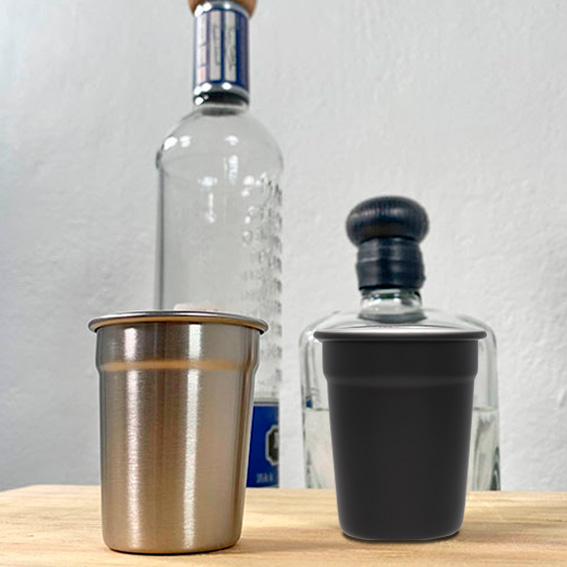 Vaso tequilero de acero inoxidable. NEGRO