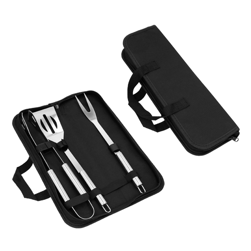 Set de BBQ en estuche de poliéster. Incluye 3 utensilios: pinzas, tenedor y volteador. NEGRO