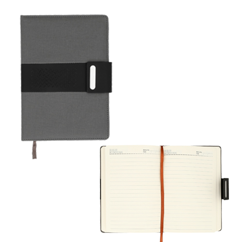 Agenda diaria con calendario de 2024 a 2028 con broche magnético. Dentro de sus apartados contiene: datos personales, teléfonos de emergencia y festividades personales. GRIS